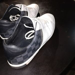 Auth Louis Vuitton Damier Graphite Sneakers US 10.5.      LV